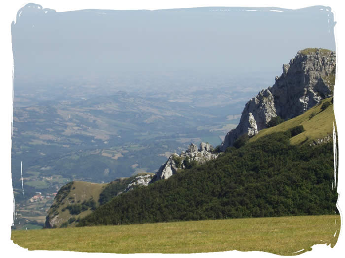 Panorama Sarnano to the Adriatic from Prati di Ragnolo